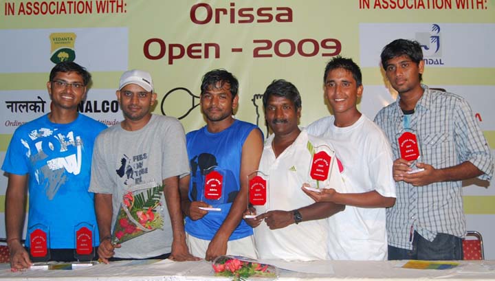 Prize winners of the KDTA Orissa Open Tennis Tournament in Bhubaneswar on <b>Nov 15, 2009.